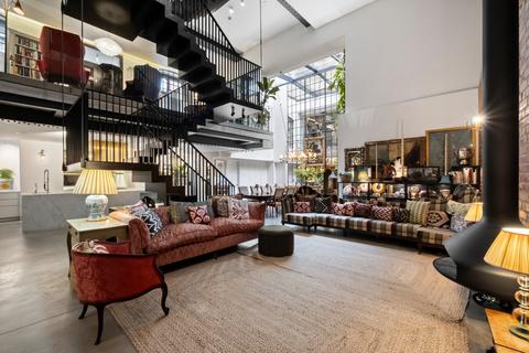 undefined, Leo Yard, London