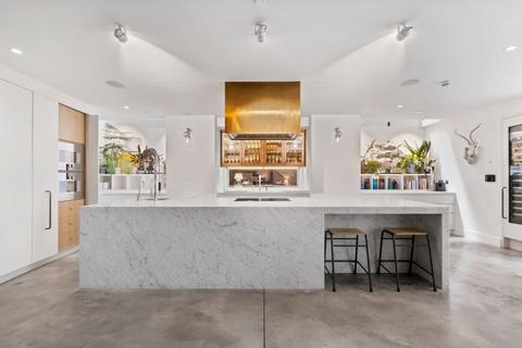 undefined, Leo Yard, London