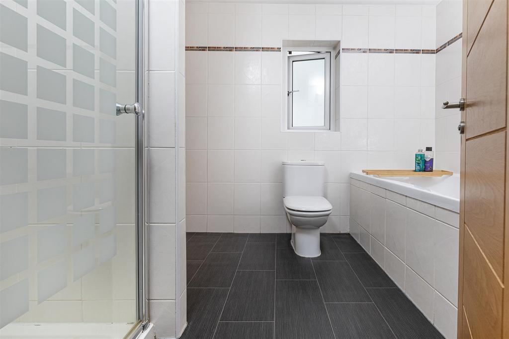 Bramleys Estate Agents - Crow Lees Gardens (31).jp