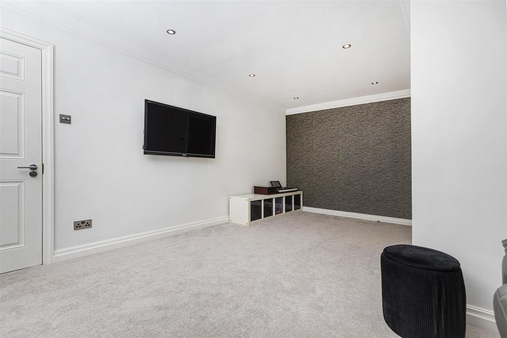 Bramleys Estate Agents - Crow Lees Gardens (8).jpg