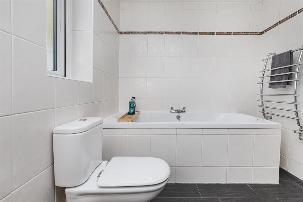 Bramleys Estate Agents - Crow Lees Gardens (32).jp