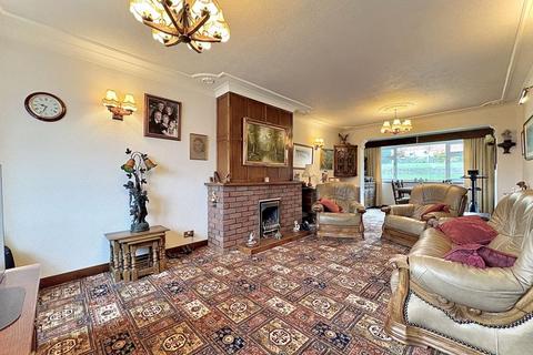 undefined, High Arcal Drive, WOODSETTON, DY3 1BN