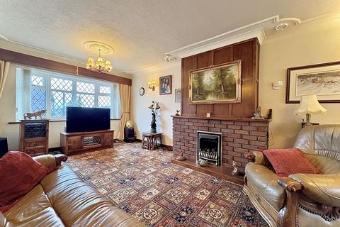 undefined, High Arcal Drive, WOODSETTON, DY3 1BN