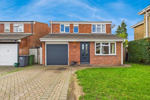 4 bedroom detached house for sale, Oakfield Road, Tadley, RG26