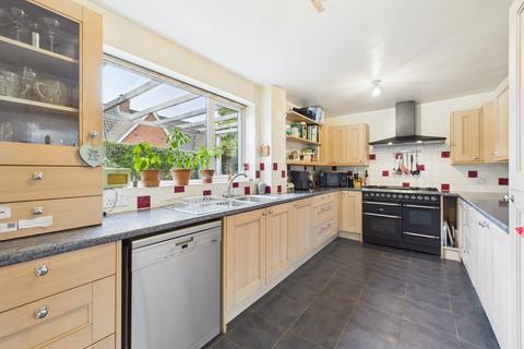 4 bedroom detached house for sale, Oakfield Road, Tadley, RG26