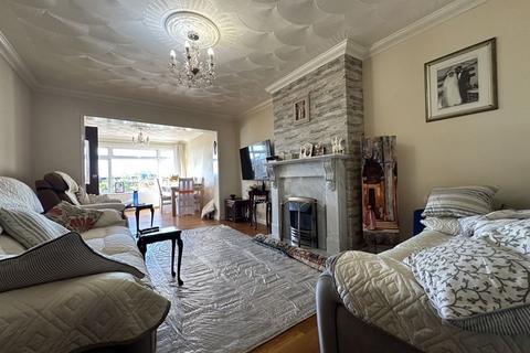 3 bedroom semi-detached bungalow for sale, Pennine Avenue, Luton