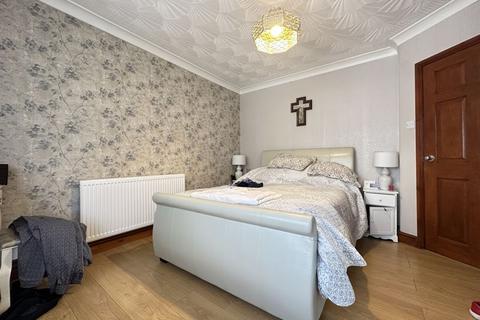 3 bedroom semi-detached bungalow for sale, Pennine Avenue, Luton