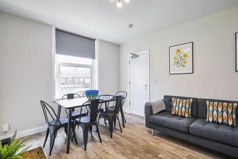 6 bedroom house to rent, Broomfield View, Leeds LS6