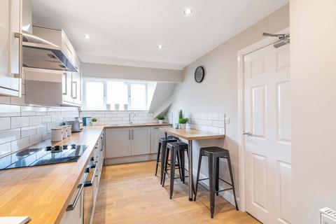 6 bedroom flat to rent, Cardigan Road, Leeds LS6