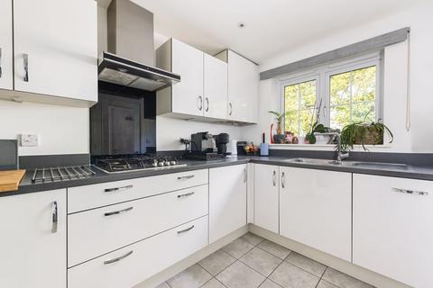 38 Flagstone Crescent, Chineham, Basingstoke, RG24 8DG