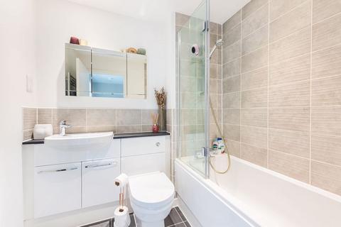 38 Flagstone Crescent, Chineham, Basingstoke, RG24 8DG