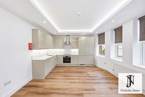 3 bedroom apartment to rent, Grand Parade, Green Lanes, Haringey N4