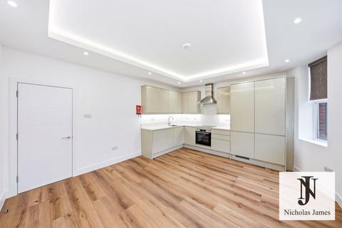 3 bedroom apartment to rent, Grand Parade, Green Lanes, Haringey N4