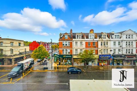 3 bedroom apartment to rent, Grand Parade, Green Lanes, Haringey N4