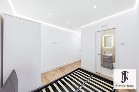 undefined, Grand Parade, Green Lanes, Haringey N4