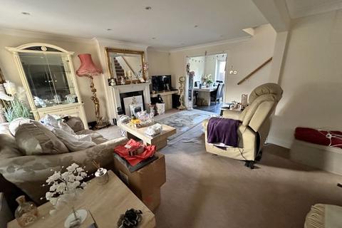 undefined, Parkway, Orsett Village