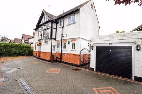 5 bedroom detached house for sale, Buckingham Road, Bletchley ,MILTON KEYNES