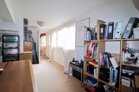 5 bedroom detached house for sale, Buckingham Road, Bletchley ,MILTON KEYNES