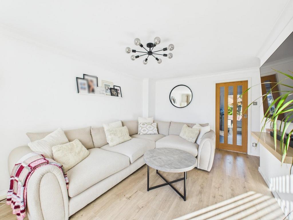 CAM04169 G0-PR0152-STILL009.jpg