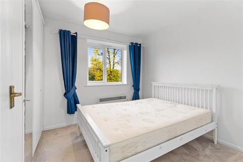 1 bedroom flat for sale, Ullathorne Road, SW16