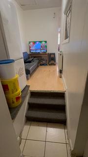 5 bedroom flat to rent, Ealing Road, Wembley HA0