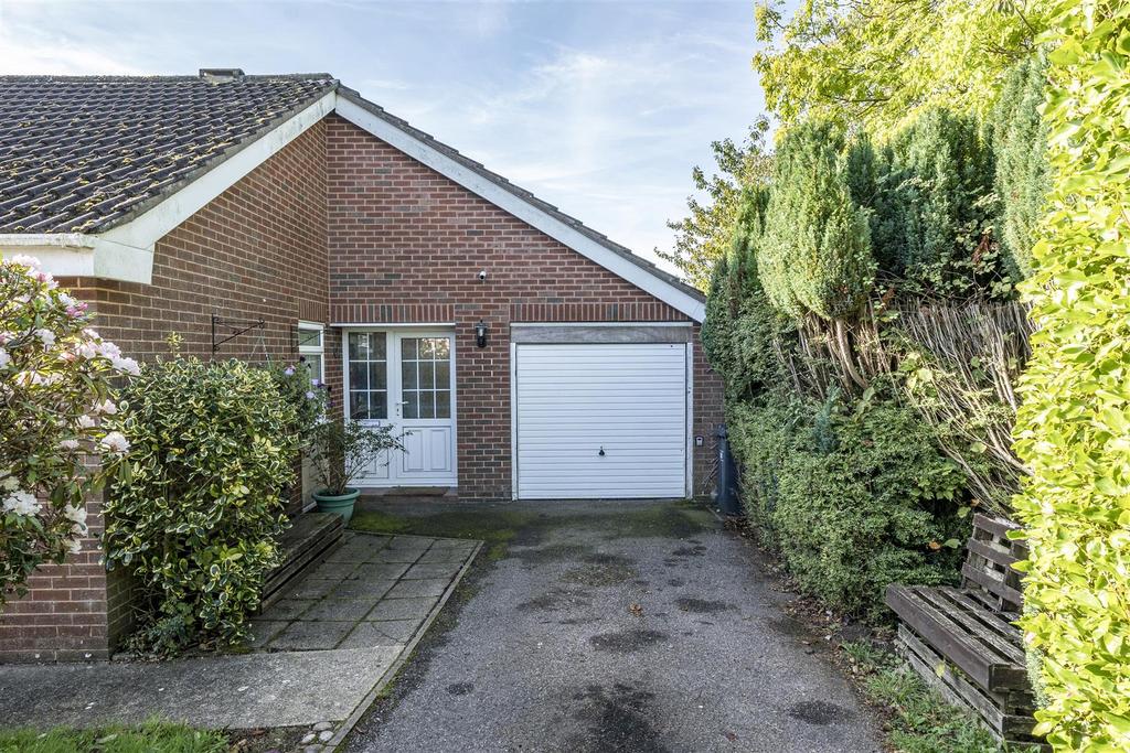 Garage/Driveway