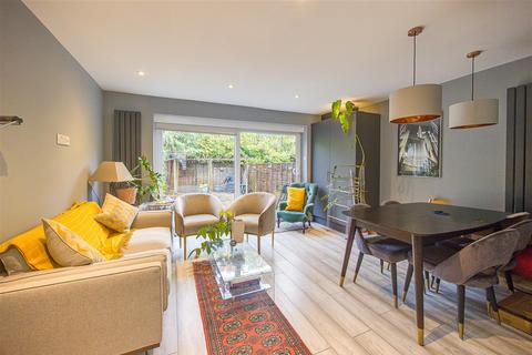 Hamond Close, South Croydon