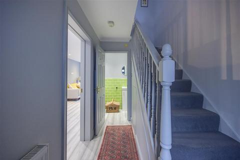 undefined, Hamond Close, South Croydon