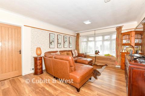 4 bedroom detached bungalow for sale, Stakes Hill Road, Waterlooville, Hampshire
