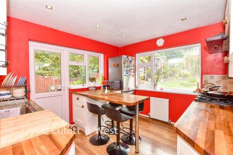 4 bedroom detached bungalow for sale, Stakes Hill Road, Waterlooville PO7