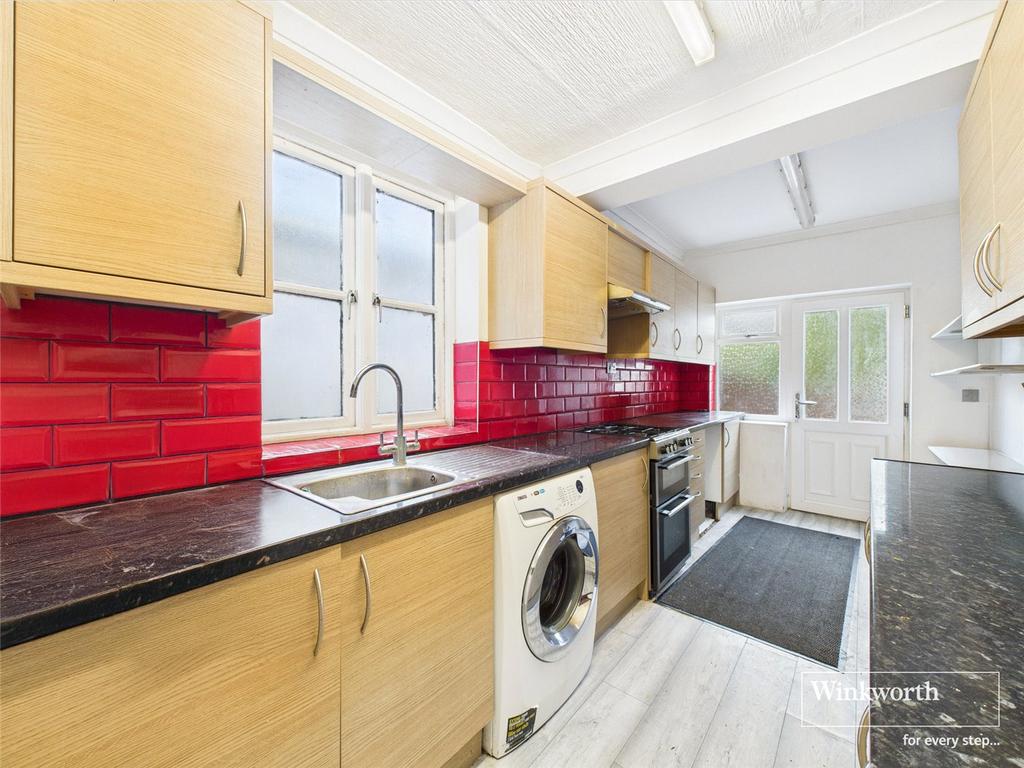 Dors Close, London NW9 3 bed end of terrace house - £615,000