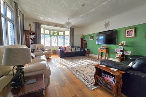 4 bedroom detached house for sale, Benfleet Road, Hadleigh, Essex, SS7 1QB