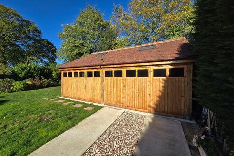 4 bedroom detached house for sale, Benfleet Road, Hadleigh, Essex, SS7 1QB