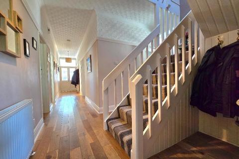 4 bedroom detached house for sale, Benfleet Road, Hadleigh, Essex, SS7 1QB