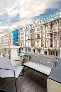 3 bedroom apartment to rent, Clanricarde Gardens