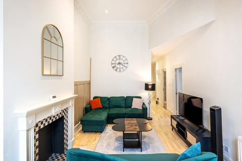 3 bedroom apartment to rent, Clanricarde Gardens