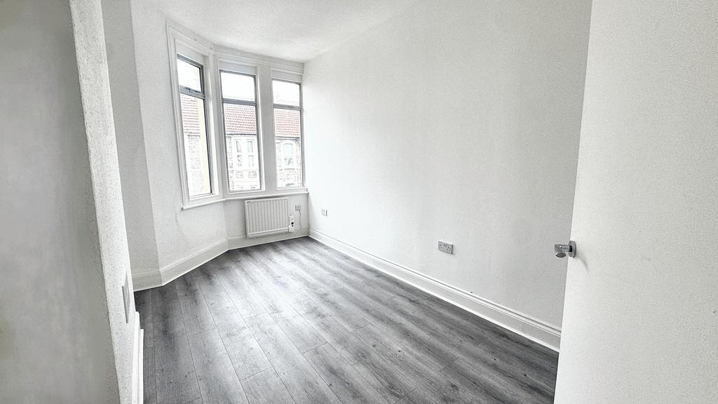 Bright, freshly redecorated bedroom with a bay ...