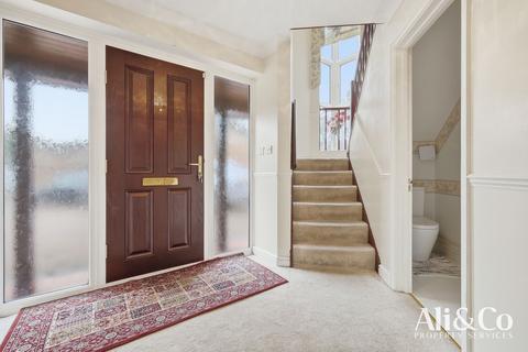 4 bedroom detached house for sale, Moss Bank, Grays