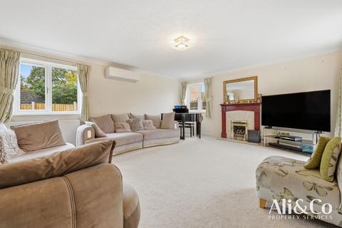 4 bedroom detached house for sale, Moss Bank, Grays
