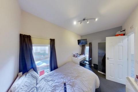 2 bedroom flat to rent, Burns Street, Nottingham NG7