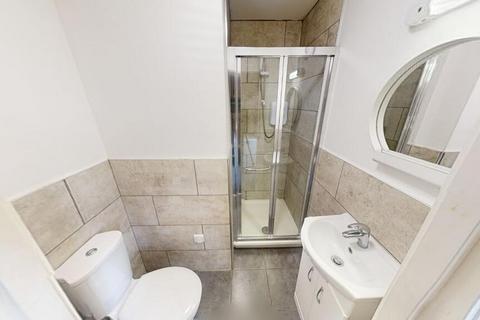 2 bedroom flat to rent, Burns Street, Nottingham NG7