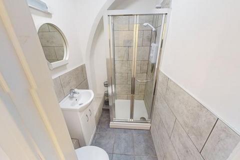 2 bedroom flat to rent, Burns Street, Nottingham NG7