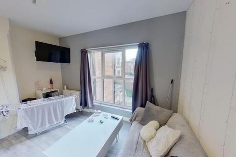 2 bedroom flat to rent, Burns Street, Nottingham NG7