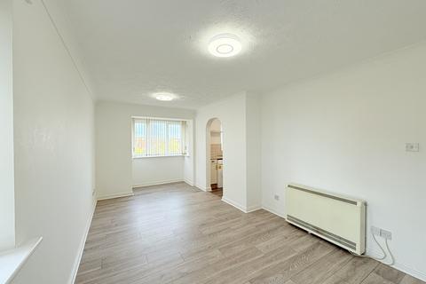 2 bedroom flat for sale, St Leonards Close, Grays