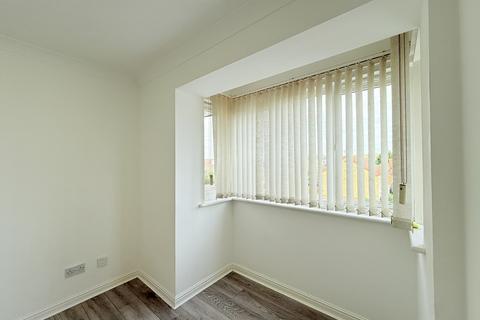 2 bedroom flat for sale, St Leonards Close, Grays