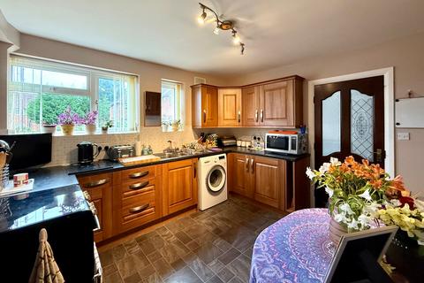 3 bedroom end of terrace house for sale, Maple Road, Loughborough, LE11