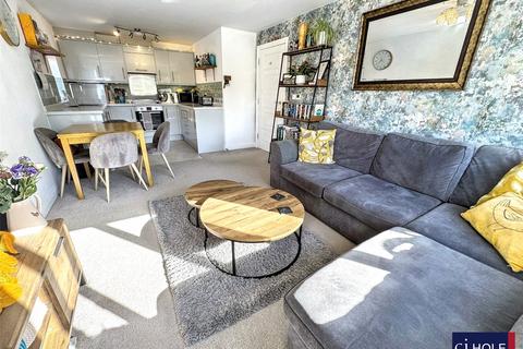 1 bedroom apartment for sale, Saunders Court, Barnwood Road, Barnwood, GL4