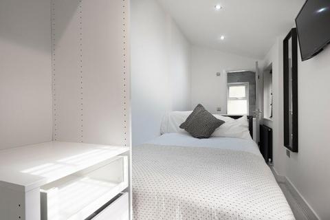 6 bedroom house to rent, 000061260_NEWLSTW Newland Street, Lincolnshire LN1