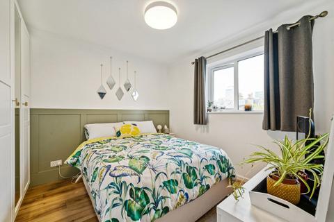 3 bedroom terraced house to rent, Ermine Road, London SE13