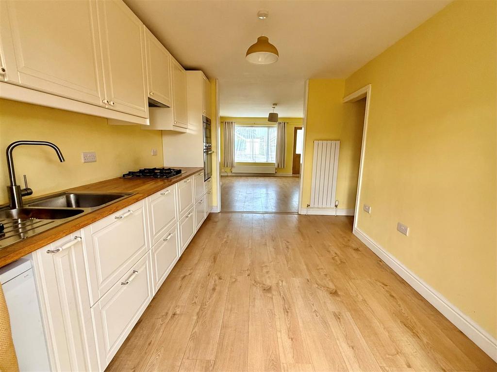 Kitchen 1.jpg